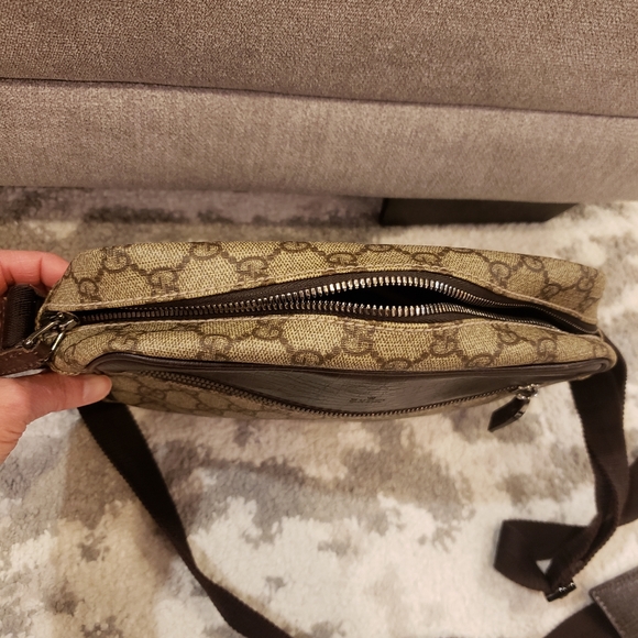Gucci Crossbody - Picture 7 of 12